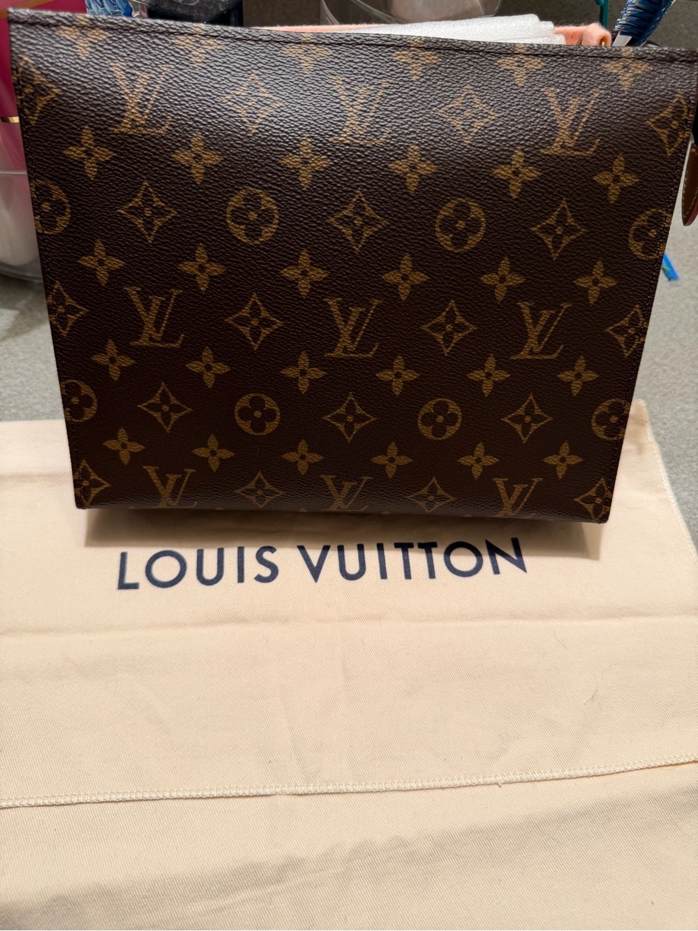 Louis Vuitton Monogram Canvas Toiletry Bag 26 only new never use 2025 version